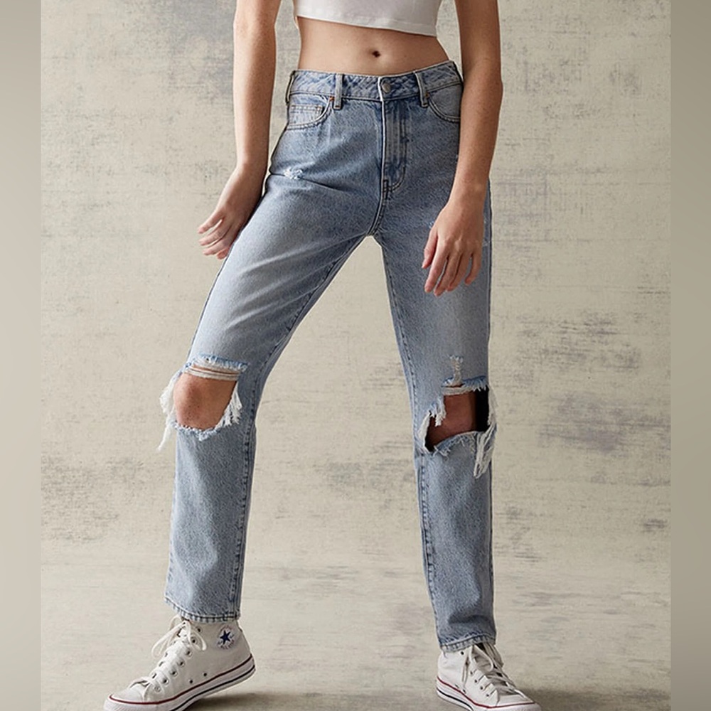Pacsun 26 light wash denim mom fit destroyed